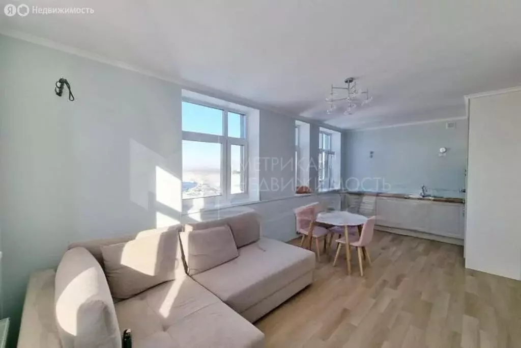 3-комнатная квартира: Тюмень, улица Тимофея Чаркова, 91 (64 м) - Фото 2