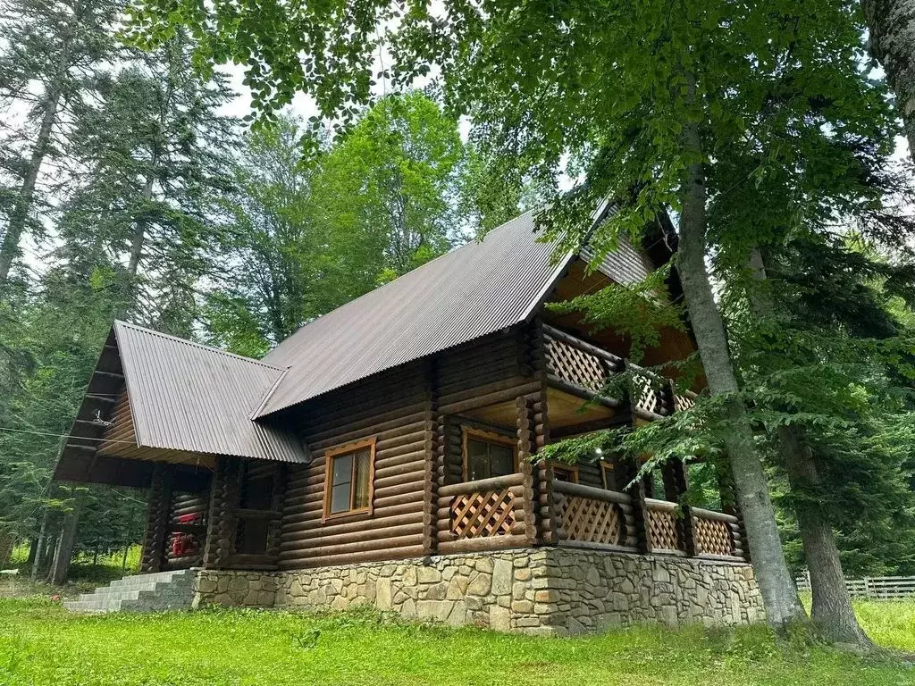 Дом в Карачаево-Черкесия, Зеленчукский район, с. Архыз ул. Банковская, ... - Фото 1