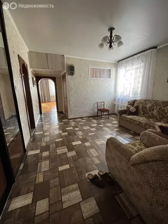 Дом в Октябрьский, улица Гатиятуллина (130 м) - Фото 1