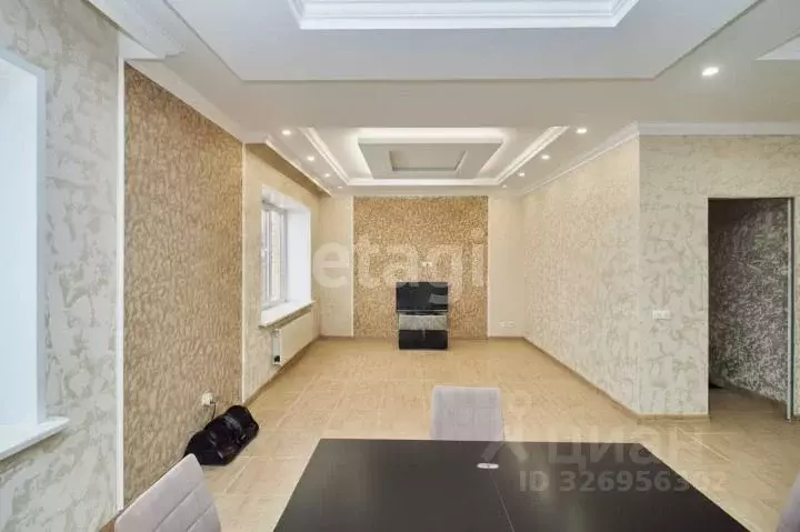 Дом в Тюменская область, Тюмень ул. Комаровская (175 м) - Фото 1