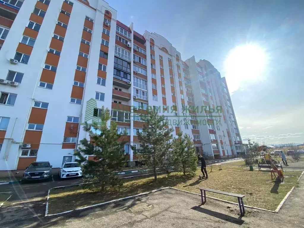 2-к кв. Саратовская область, Энгельс Студенческая ул., 184 (64.8 м) - Фото 0