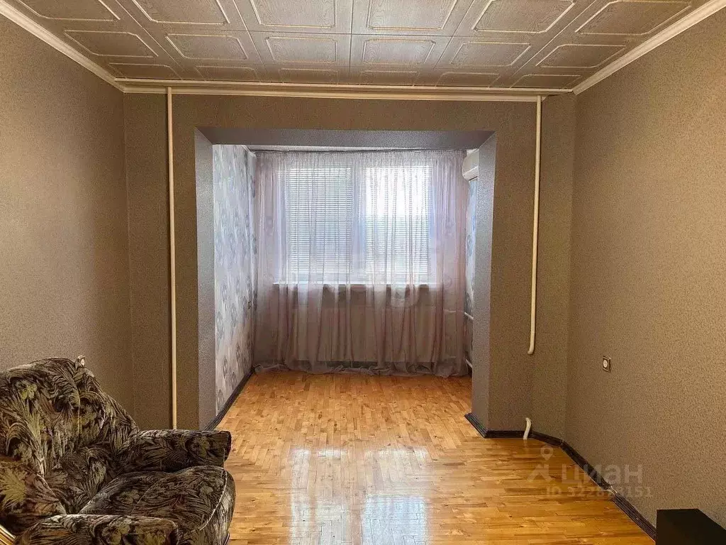 3-к кв. Оренбургская область, Оренбург Салмышская ул., 5 (65.6 м) - Фото 1