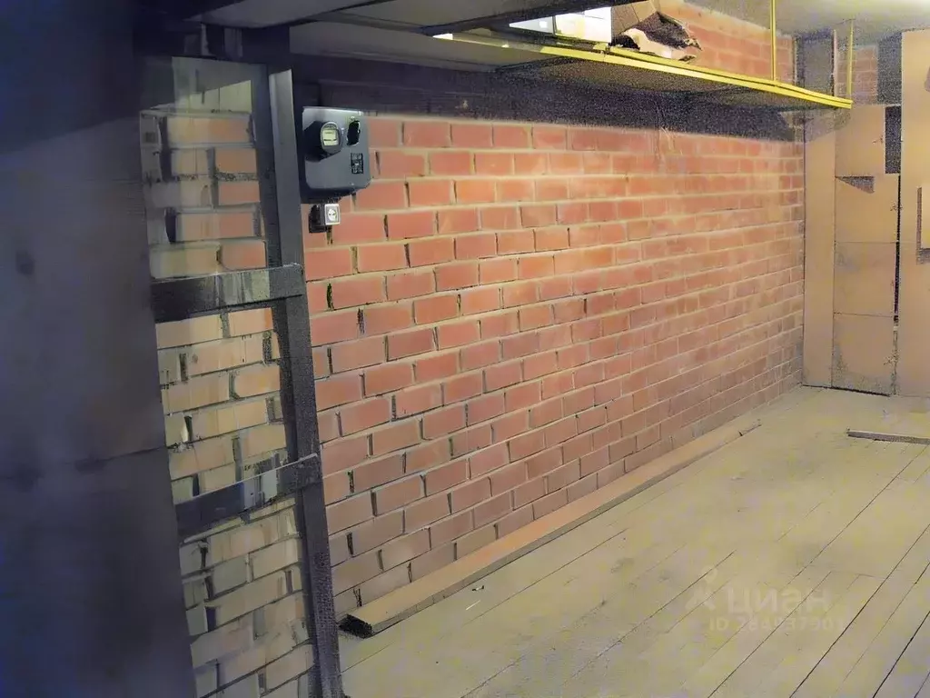 Гараж в Свердловская область, Екатеринбург ул. Челюскинцев, 126 (18 м) - Фото 2