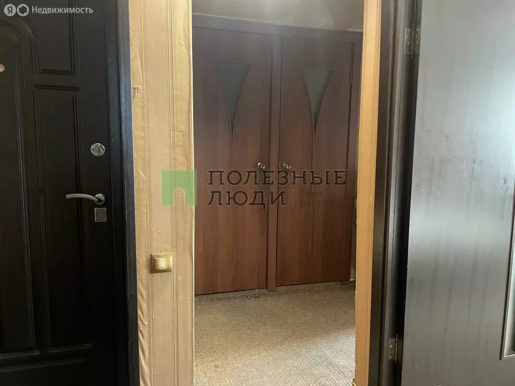 4-комнатная квартира: Красноярск, улица Гусарова, 48 (65 м) - Фото 1