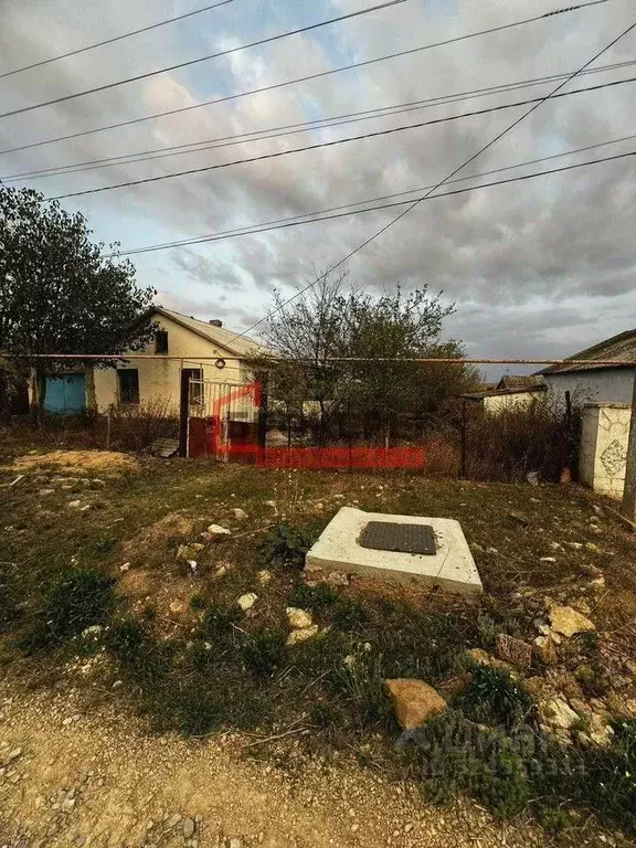 Дом в Крым, Сакский район, Митяевское с/пос, с. Листовое ул. ... - Фото 2