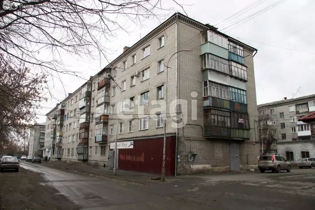 3-комнатная квартира: Курган, улица Орлова, 5 (50 м) - Фото 1
