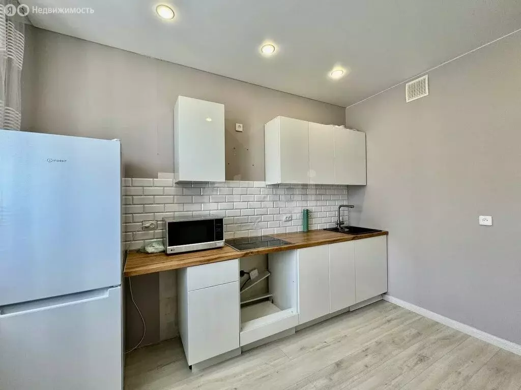 1-комнатная квартира: Тюмень, улица Фармана Салманова, 4 (35.9 м) - Фото 1