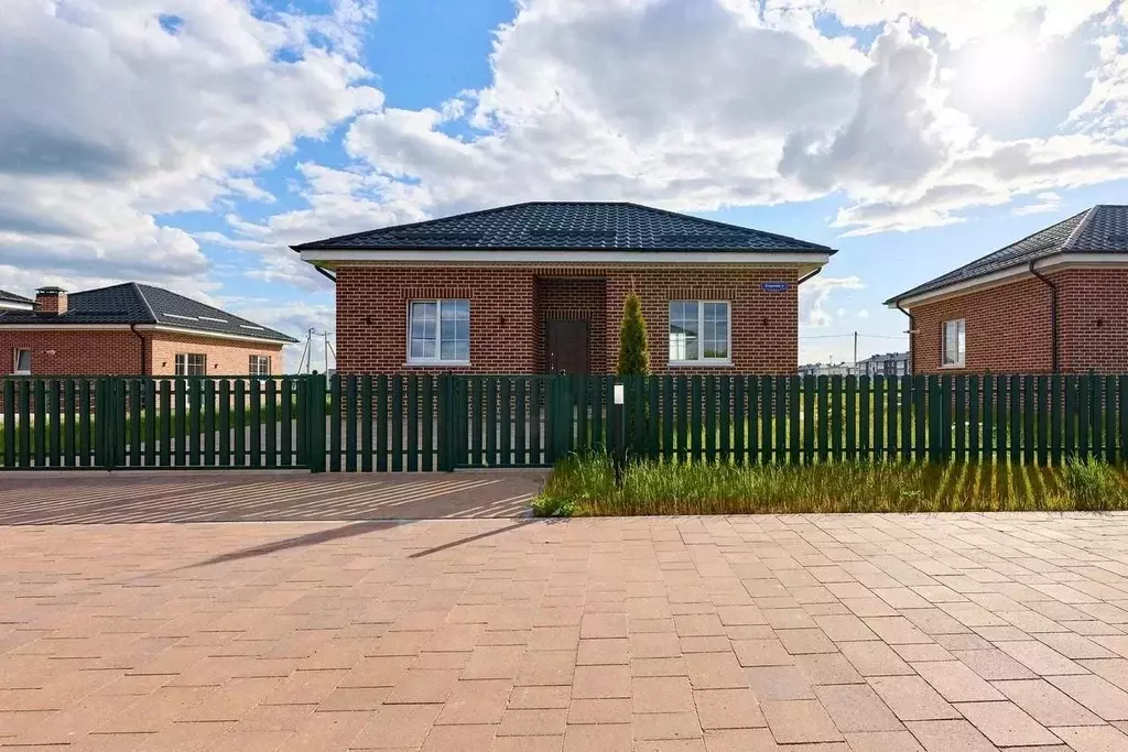 Дом в Калининградская область, Гурьевский муниципальный округ, пос. ... - Фото 1