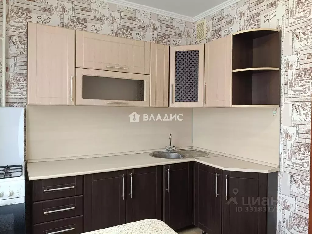 3-к кв. Белгородская область, Белгород ул. Есенина, 16 (70.6 м) - Фото 2