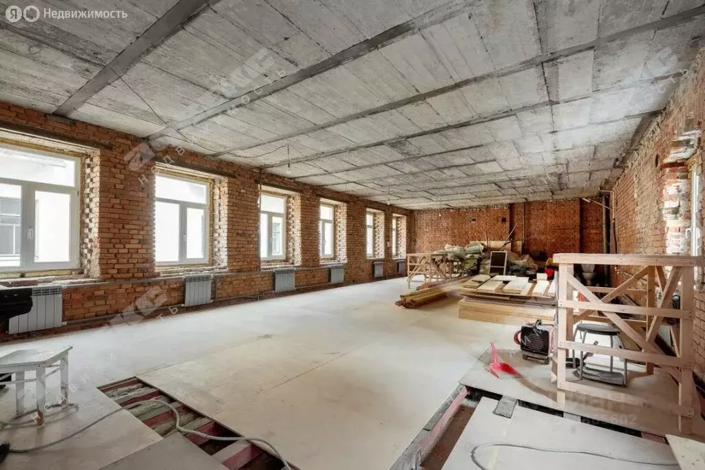 3-комнатная квартира: Санкт-Петербург, 18-я линия Васильевского ... - Фото 1