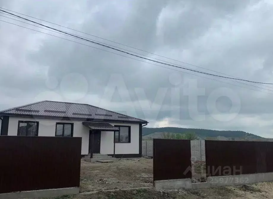 Дом в Крым, Симферопольский район, Трудовское с/пос, с. Строгоновка ... - Фото 1