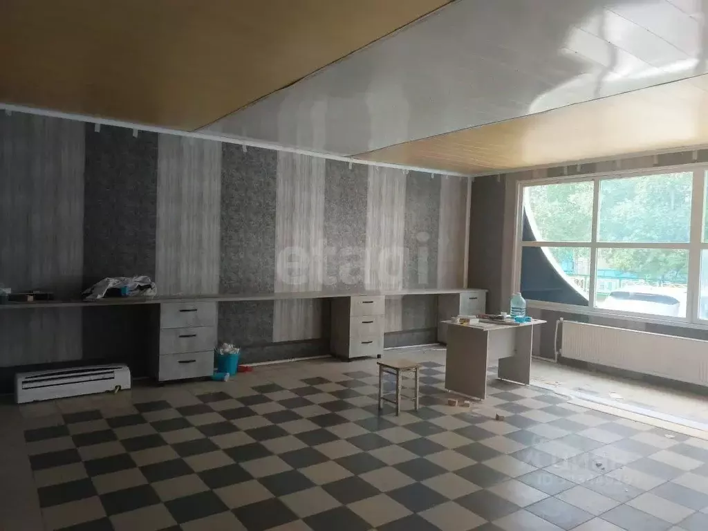 Торговая площадь в Ханты-Мансийский АО, Лянтор Сургутский район, 4-й ... - Фото 1