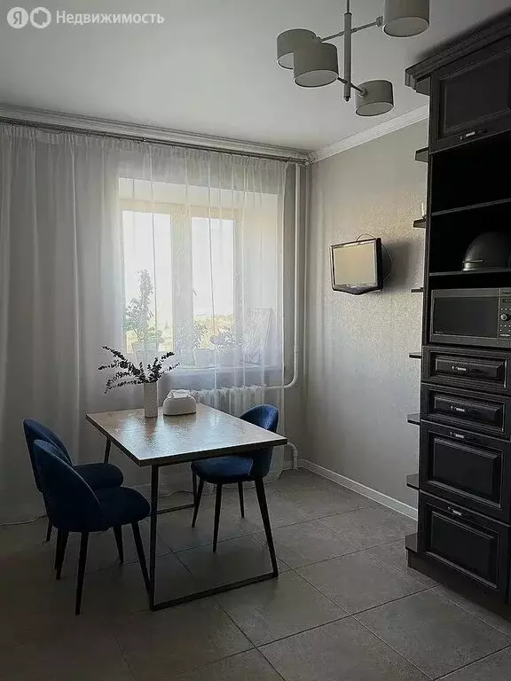 2-комнатная квартира: Тюмень, улица Мельникайте, 144 (68.3 м) - Фото 1