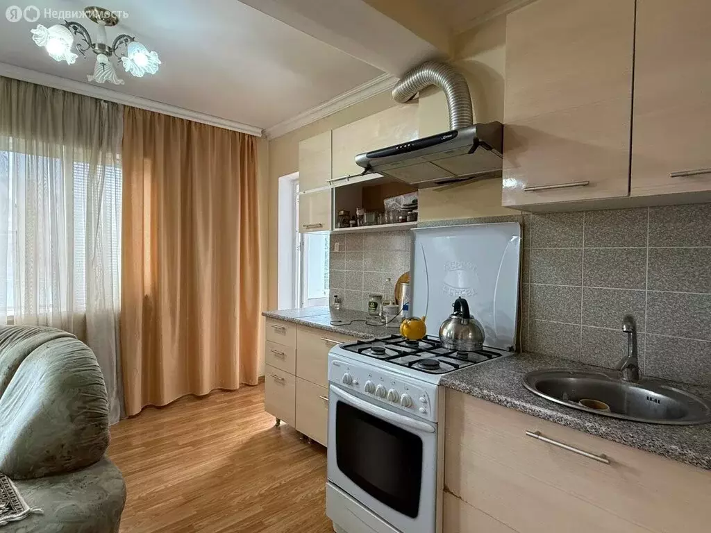 3-комнатная квартира: Дербент, улица Расулбекова, 16А (74 м) - Фото 1