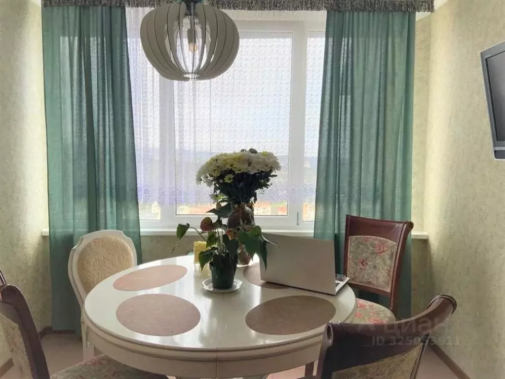 3-к кв. Крым, Алушта ул. 60 лет СССР, 18 (90.8 м) - Фото 2