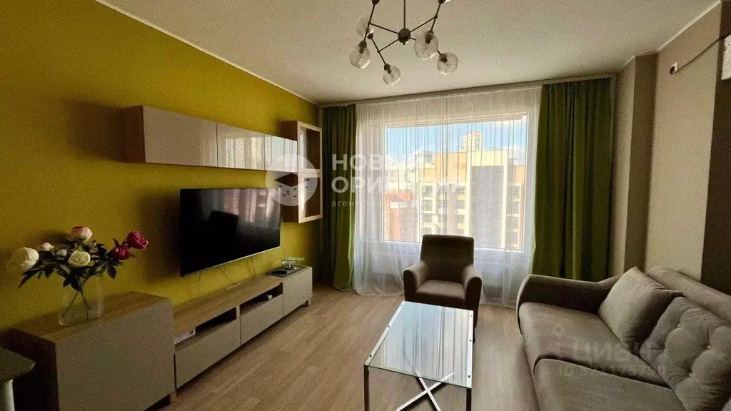 2-к кв. Свердловская область, Екатеринбург ул. Хохрякова, 63 (62.7 м) - Фото 0