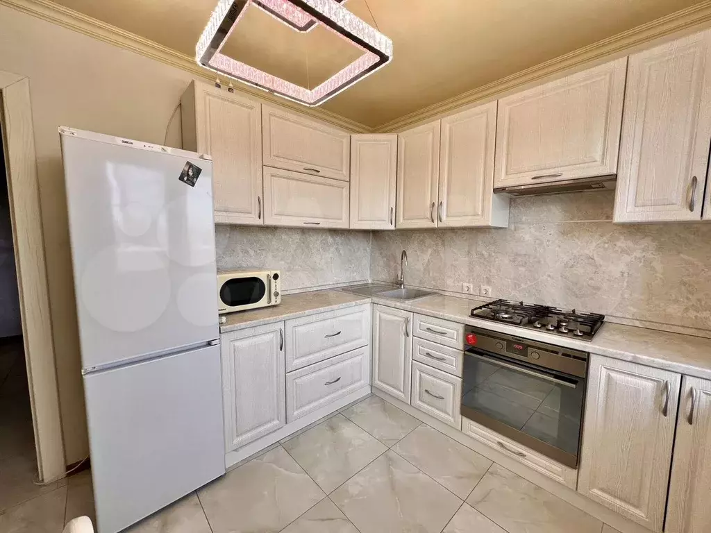 1-к. квартира, 40 м, 4/10 эт. - Фото 1