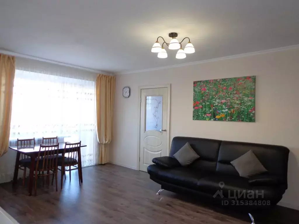 3-к кв. Омская область, Омск наб. Иртышская, 26 (55.0 м) - Фото 0