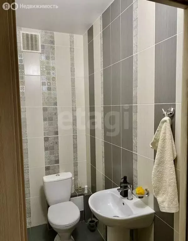 3-комнатная квартира: Красноярск, улица Петра Ломако, 4 (87.6 м) - Фото 2