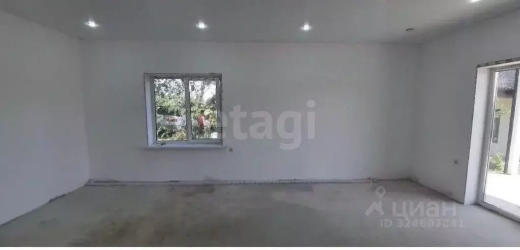 Дом в Красноярский край, Красноярск городской округ, пос. Солонцы ул. ... - Фото 1