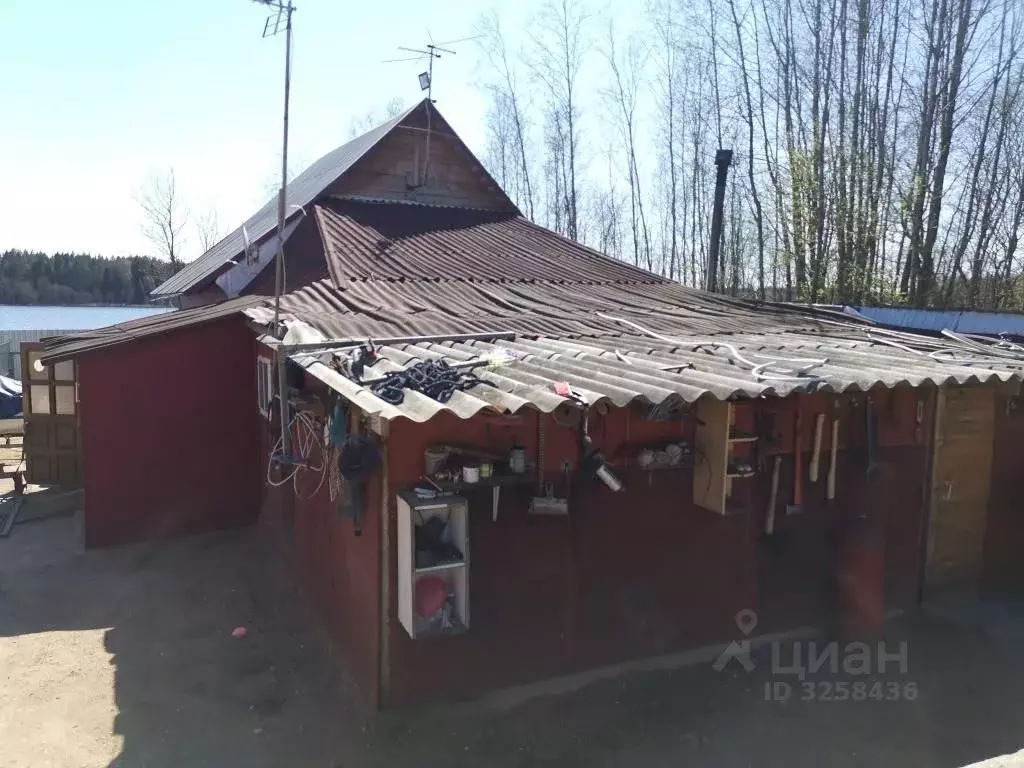 Дом в Новгородская область, Валдайский район, Едровское с/пос, с. ... - Фото 1