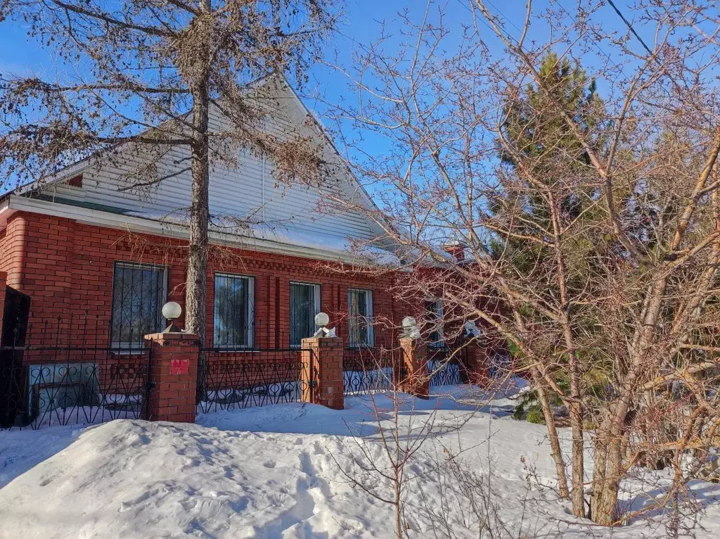 Дом в Свердловская область, Екатеринбург ул. Зенитчиков, 30 (100 м) - Фото 1