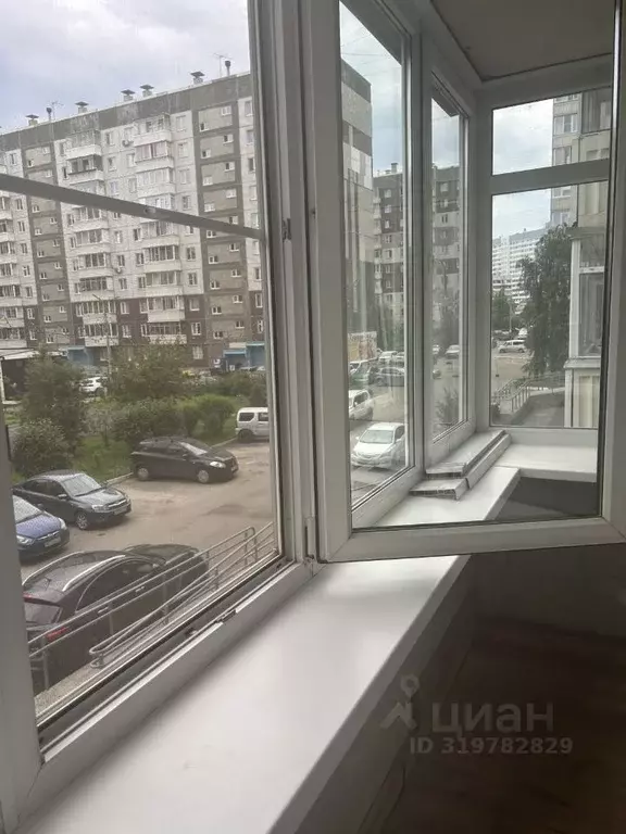 3-к кв. Красноярский край, Красноярск ул. Молокова, 17 (62.0 м) - Фото 0