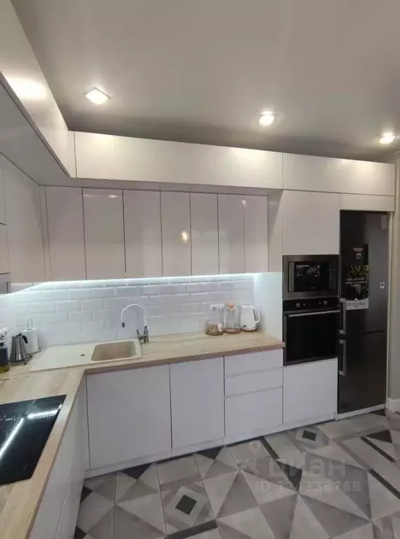 3-к кв. Новгородская область, Великий Новгород ул. Связи, 21 (91.1 м) - Фото 1