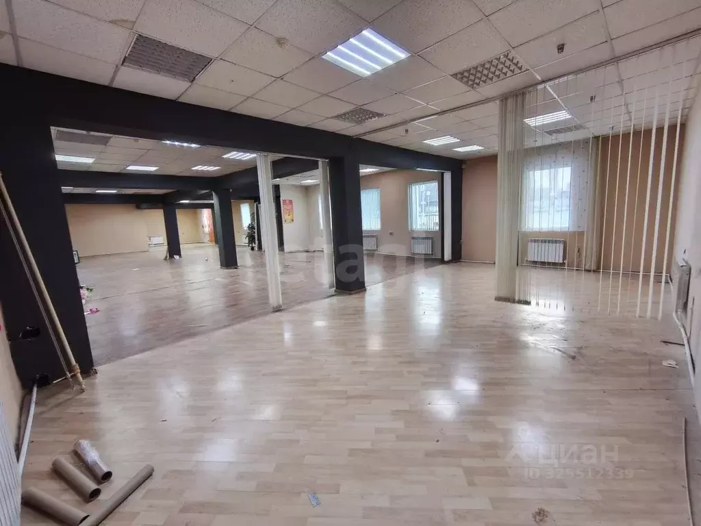 Торговая площадь в Тюменская область, Тюмень ул. Щербакова, 77 (225 м) - Фото 1