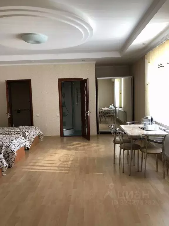 Дом в Крым, Симферополь городской округ, Комсомольское пгт  (100 м) - Фото 1