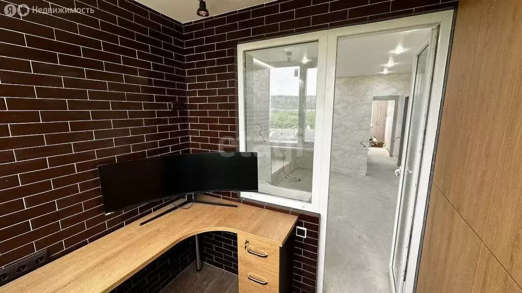 3-комнатная квартира: посёлок Верхнебаканский, улица Титан, 23 (62.5 ... - Фото 1