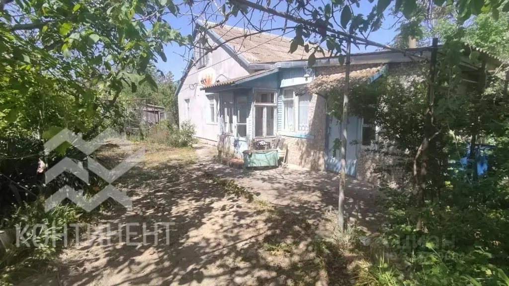 Дом в Крым, Сакский район, с. Суворовское ул. Дачная (800 м) - Фото 1