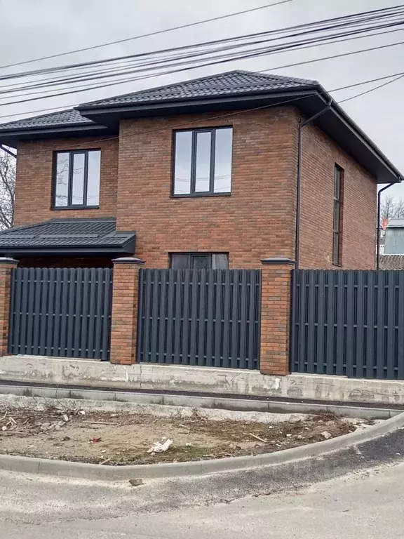 Дом в Ставропольский край, Ставрополь №26 мкр, ул. Сурикова, 45А (180 ... - Фото 0