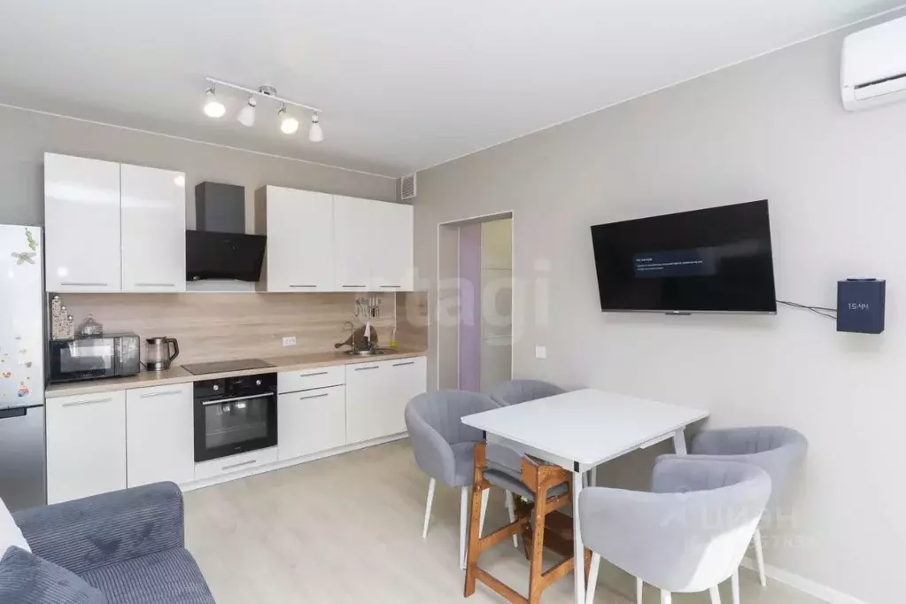 2-к кв. Тюменская область, Тюмень ул. Павла Шарова, 44 (53.9 м) - Фото 2