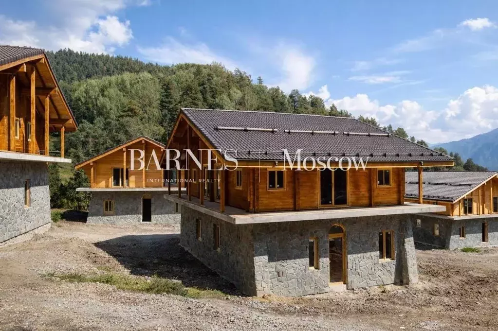 Дом в Карачаево-Черкесия, Зеленчукский район, Лунная Поляна хут.  (215 ... - Фото 1