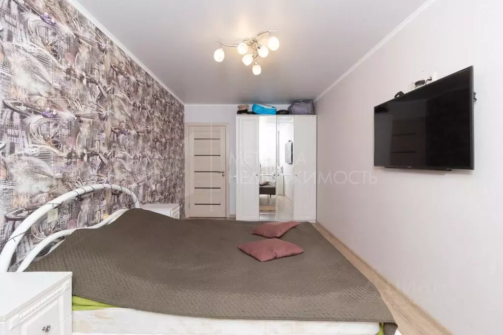 2-к кв. Тюменская область, Тюмень ул. Пермякова, 79 (89.9 м) - Фото 1