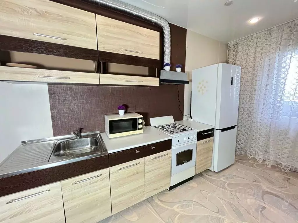 2-к кв. Курская область, Железногорск Заводской проезд, 3 (70.3 м) - Фото 1
