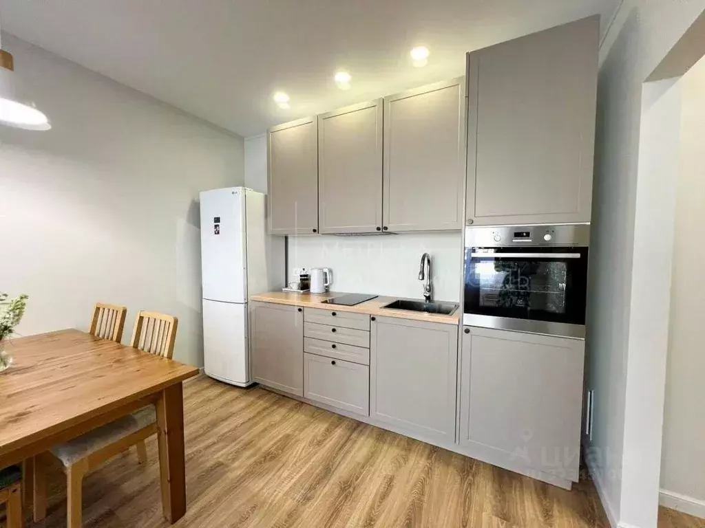 2-к кв. Тюменская область, Тюмень ул. Пожарных и Спасателей, 1 (56.0 ... - Фото 1