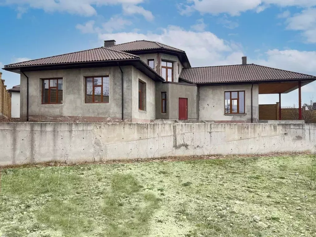 Дом в Севастополь ул. Василия Шукшина, 5 (300 м) - Фото 0