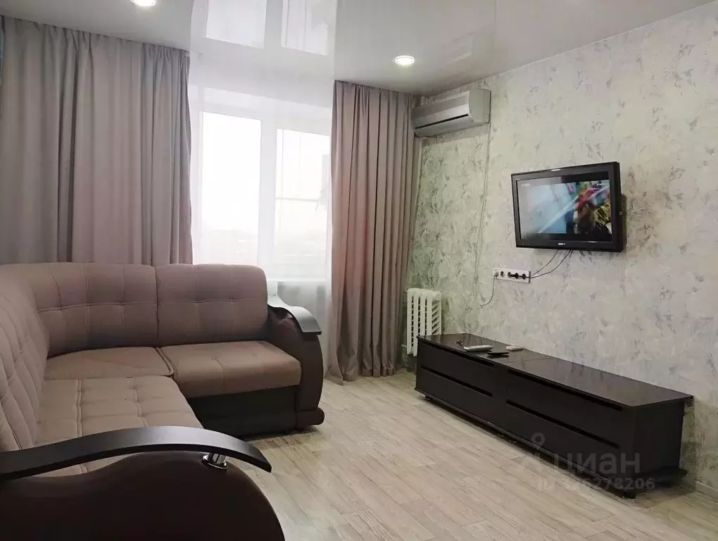 1-к кв. Волгоградская область, Волгоград ул. 50 лет Октября, 17 (32.5 ... - Фото 1