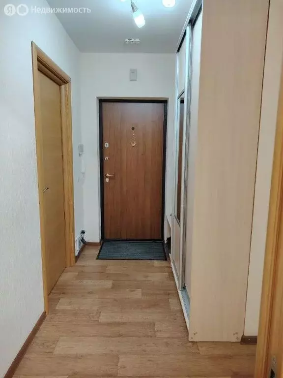 3-комнатная квартира: Тюмень, улица Ю.-Р.Г. Эрвье, 10 (80 м) - Фото 0