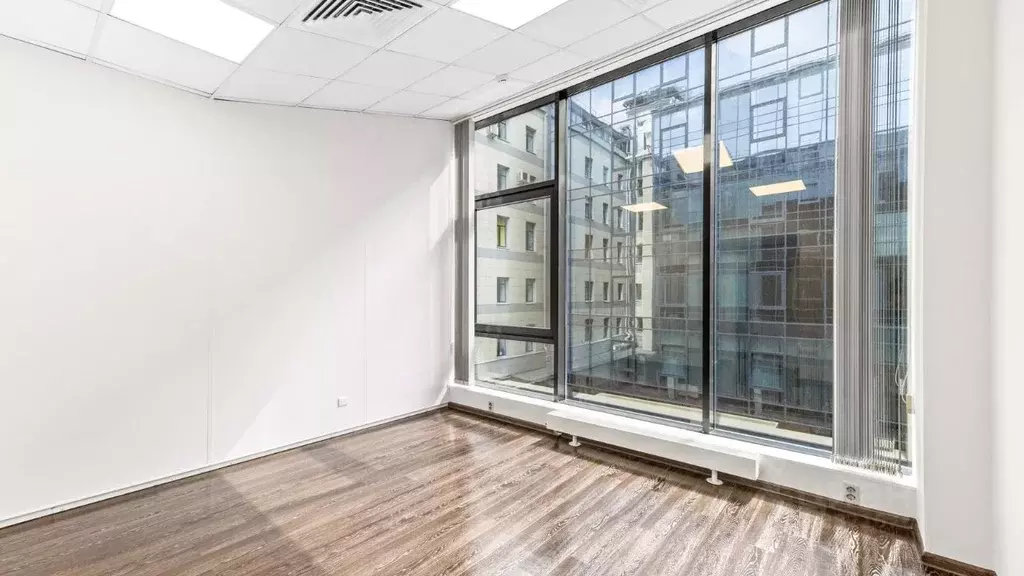 Офис в Санкт-Петербург 7-я Васильевского острова линия, 76 (67 м) - Фото 1