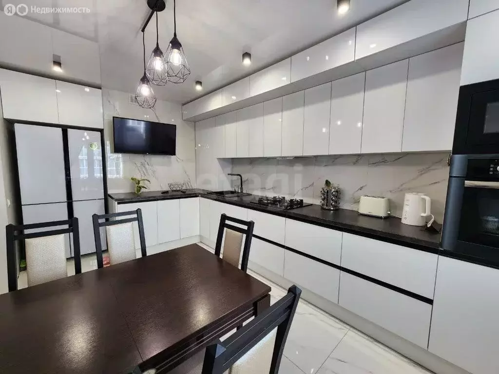 3-комнатная квартира: Калининград, улица Левитана, 65к2 (68.7 м) - Фото 1