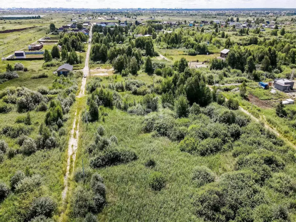 Участок в Тюмень, территория СОСН Изыскатель, Вишнёвая улица (9 м) - Фото 1