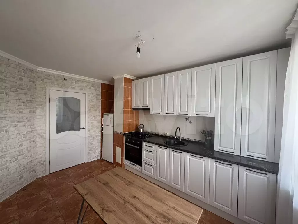 1-к. квартира, 42 м, 2/5 эт. - Фото 0