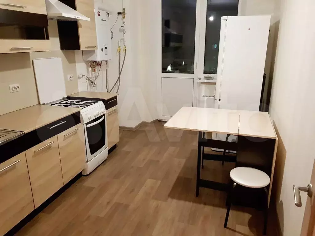 1-к. квартира, 37 м, 4/4 эт. - Фото 0