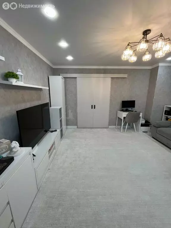 3-комнатная квартира: Нижнекамск, улица Фикрята Табеева, 9 (67.7 м) - Фото 1