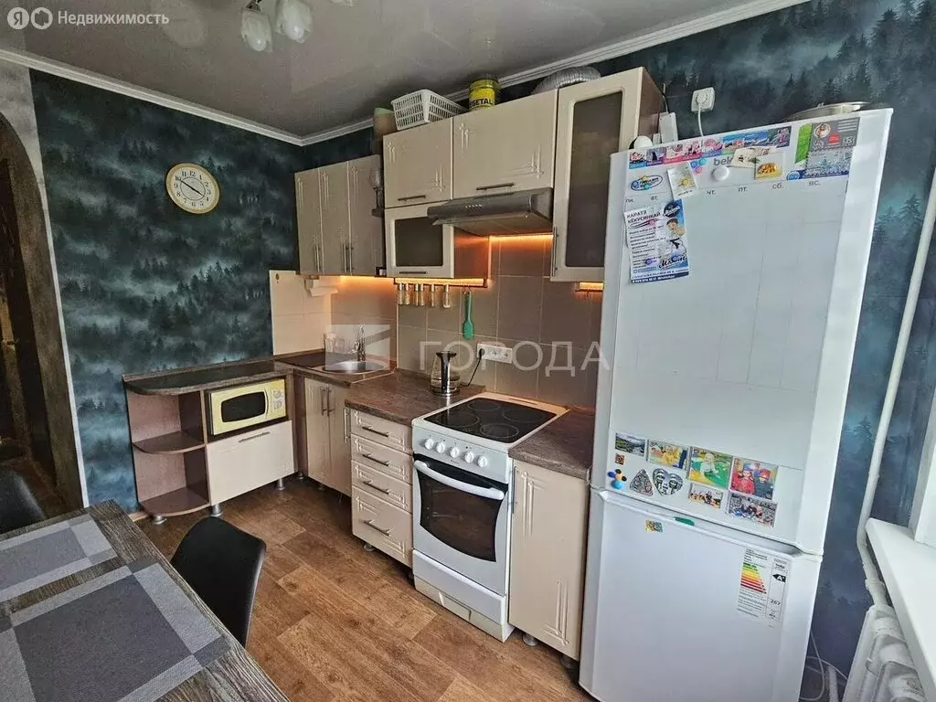 3-комнатная квартира: Барнаул, улица Антона Петрова, 214 (59.8 м) - Фото 1