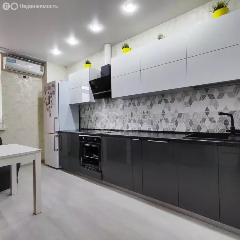 2-комнатная квартира: Волгоград, улица Лавочкина, 7 (70.1 м) - Фото 1