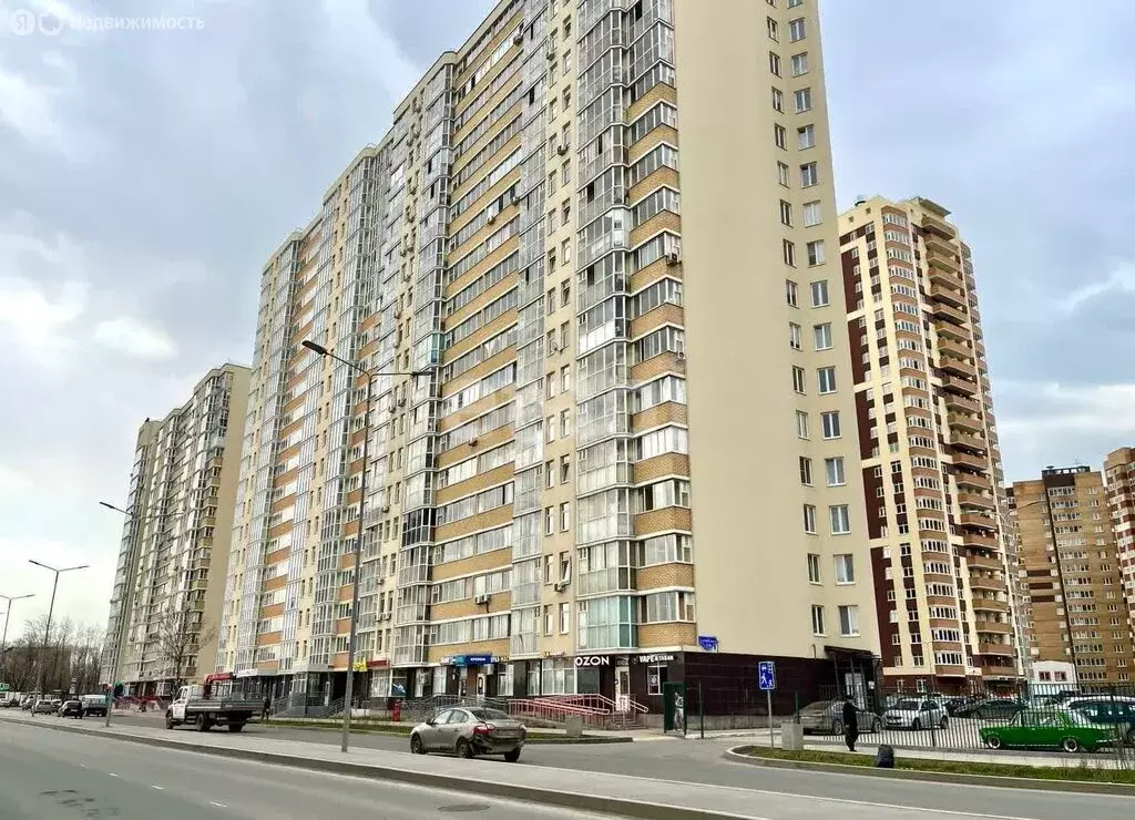 3-комнатная квартира: Пермь, улица Карпинского, 110 (68 м) - Фото 1